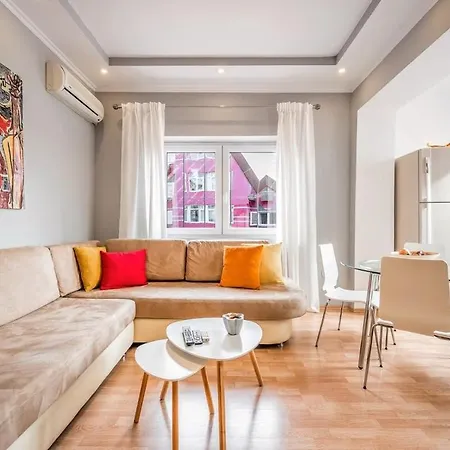 Pazari I Ri Painted View Apartment Tirana